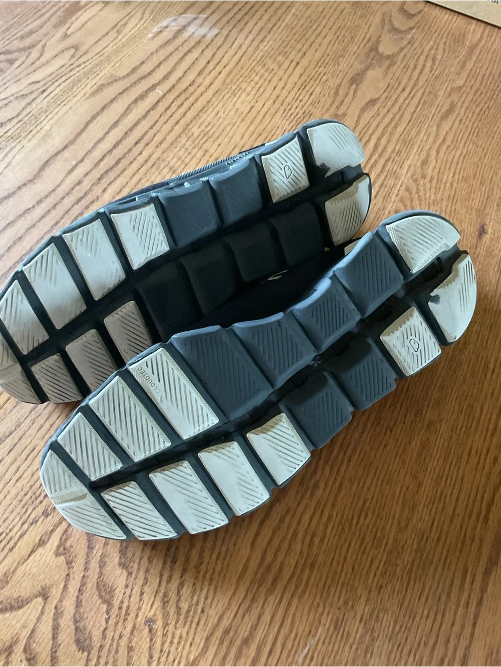 On Running Men's Athletic Shoes in Black. Size 11